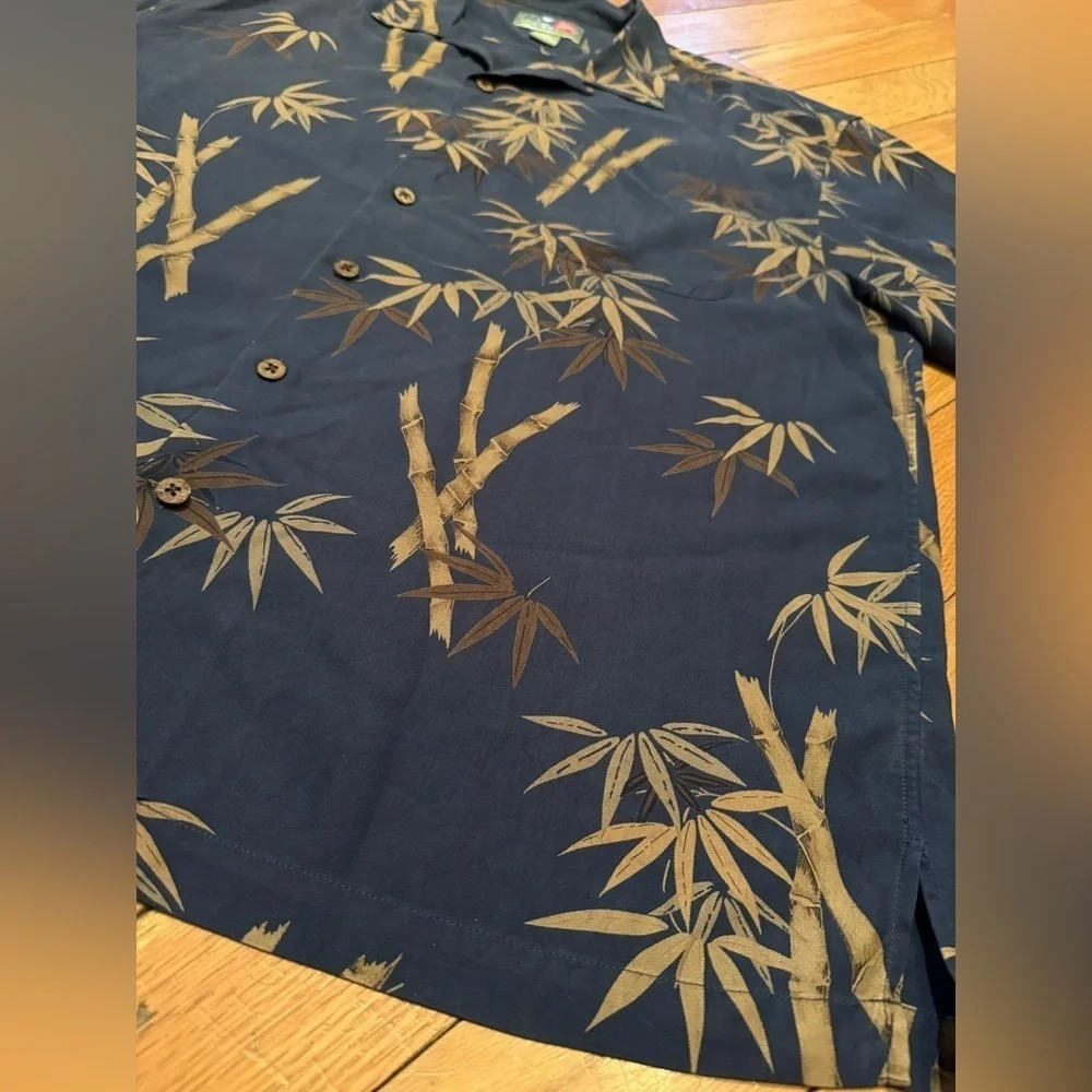 Hilo Hattie Men’s Size L 100% Silk Aloha Shirt Button Down Hawaiian Blue Bamboo
